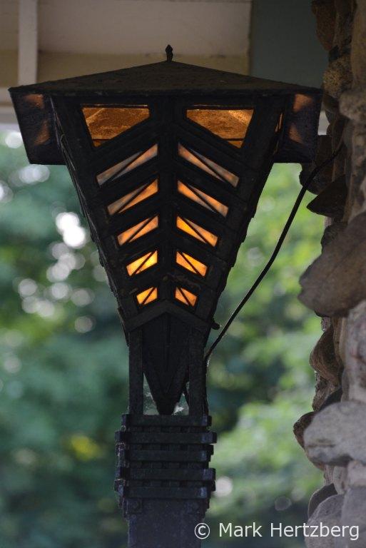 Gate lamp